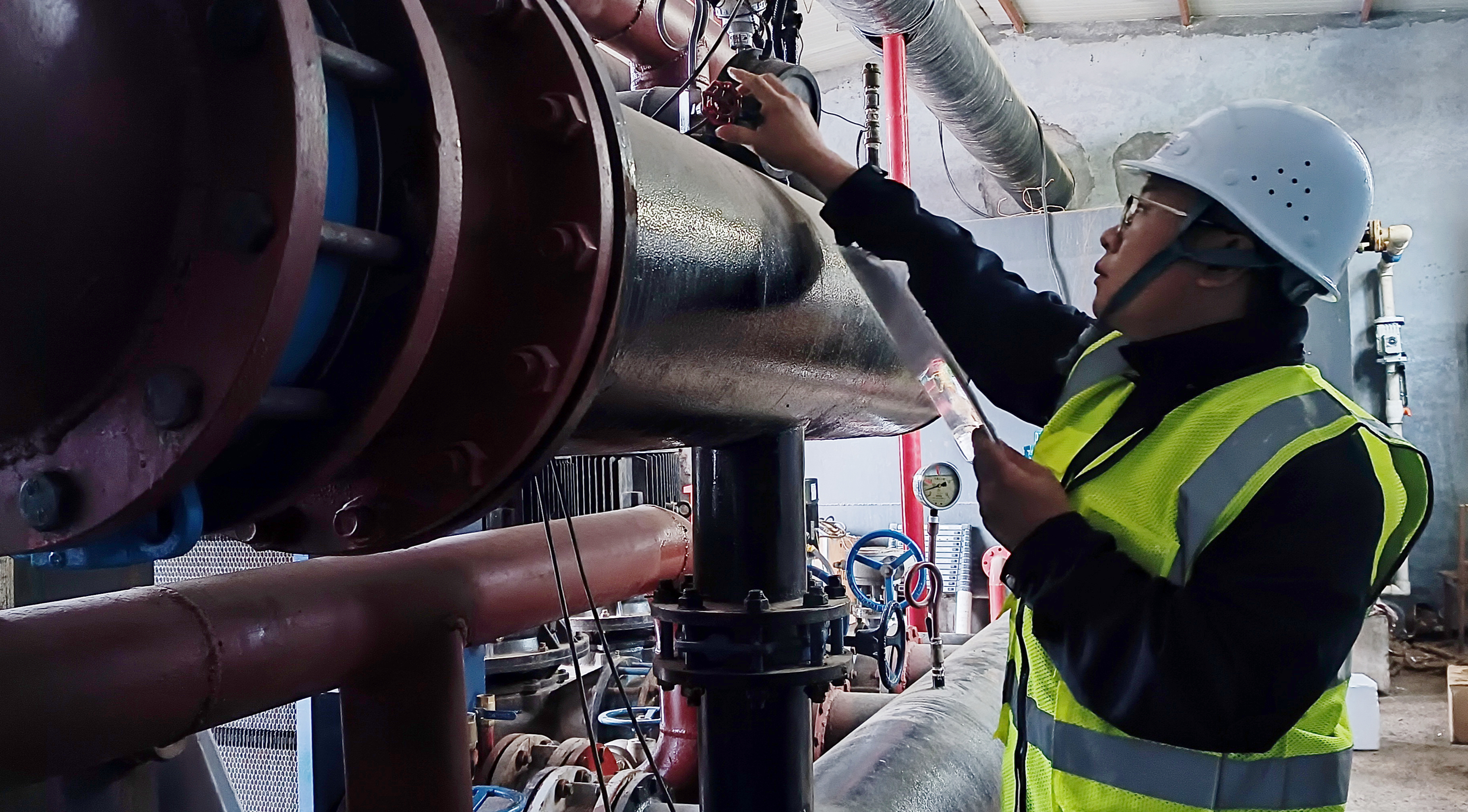 假期落幕暖意續(xù)!工大科雅人雙節(jié)堅(jiān)守崗位,守護(hù)萬(wàn)家溫(圖2) 圖片2.png